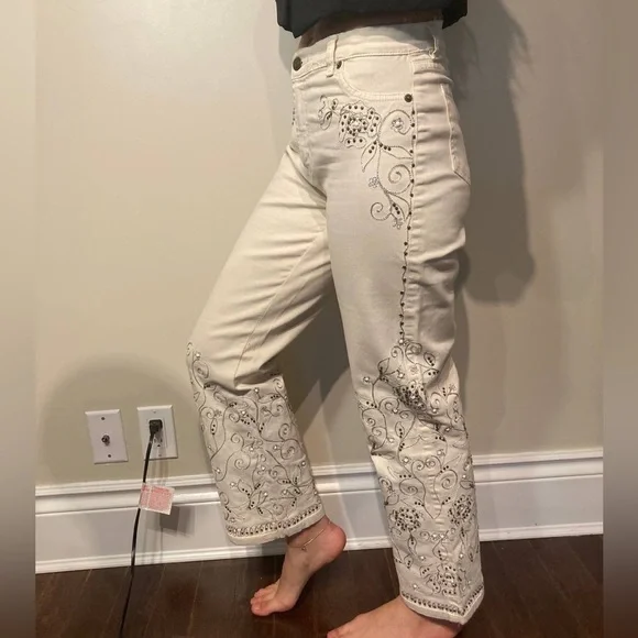 Embroidered Jeans - Picture 12 of 12